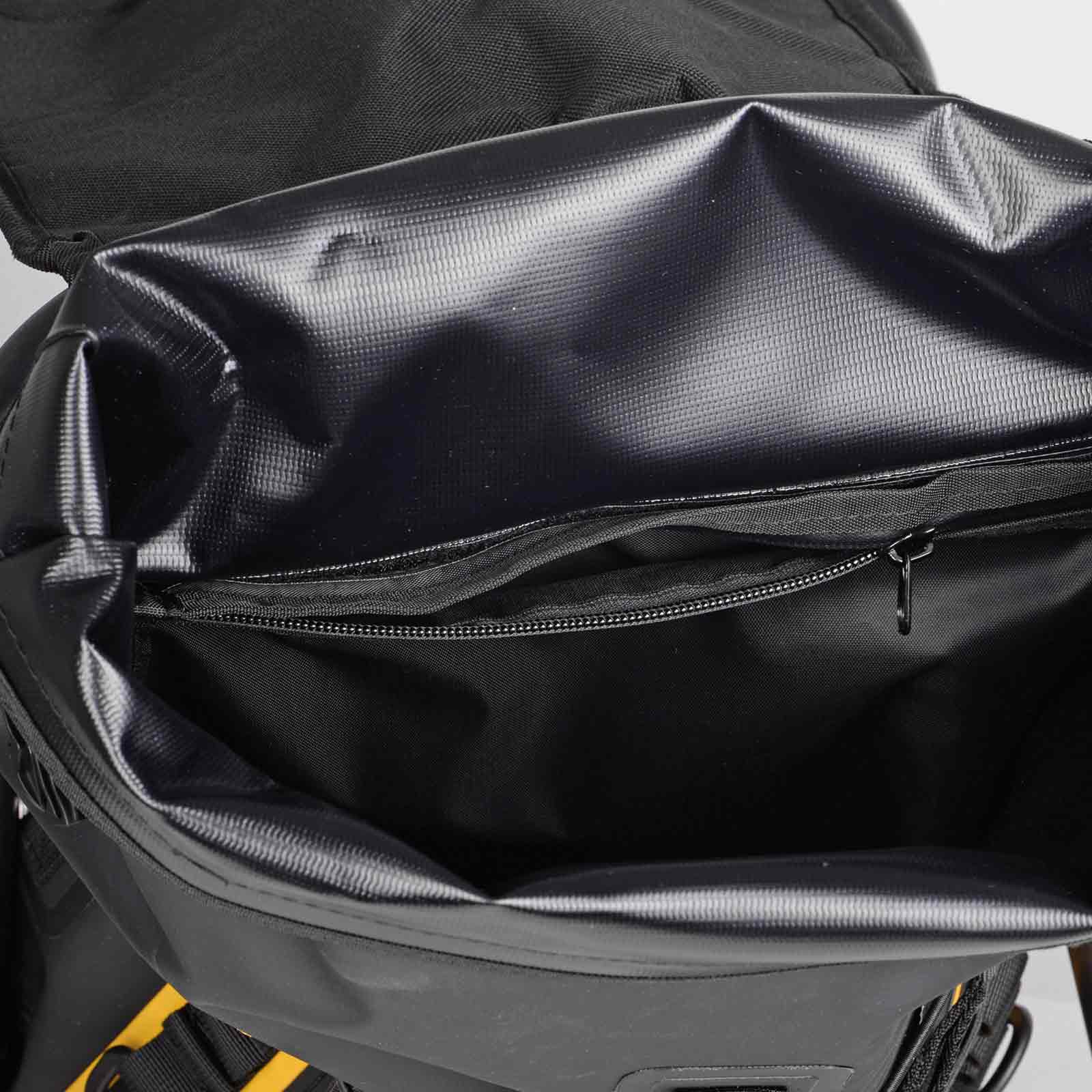 Spro Black Sitpack 40 Rucksack & Stuhl Detail